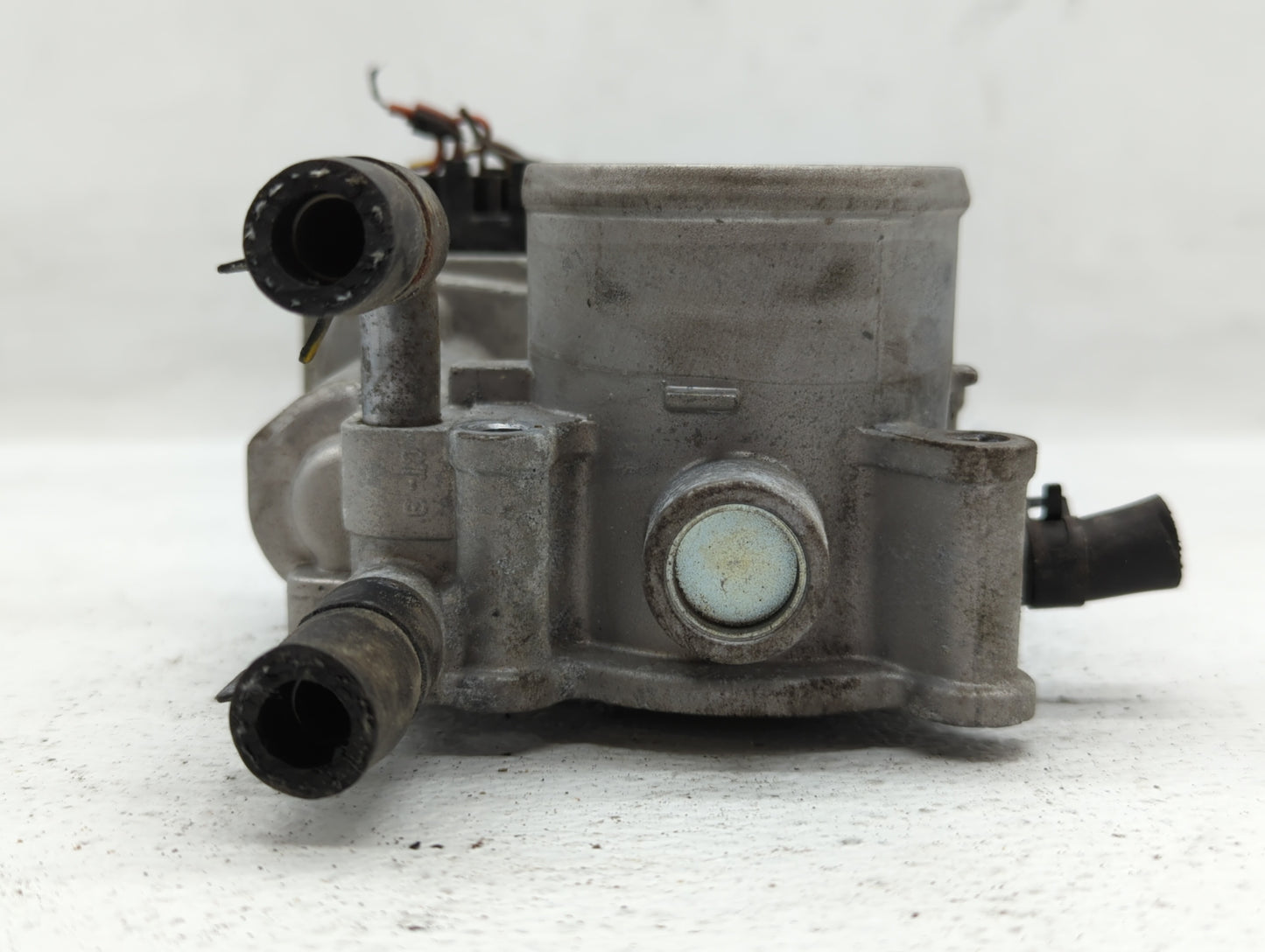 2012-2019 Kia Soul Throttle Body P/N:35100-2B300 Fits Fits 2012 2013 2014 2015 2016 2017 2018 2019 OEM Used Auto Parts - Oem