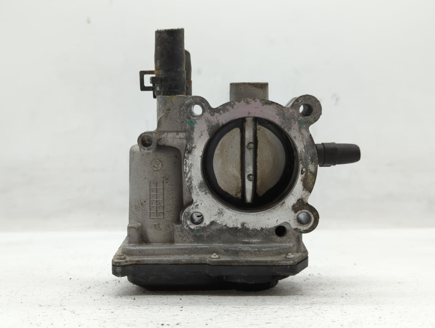 2012-2019 Kia Soul Throttle Body P/N:35100-2B300 Fits Fits 2012 2013 2014 2015 2016 2017 2018 2019 OEM Used Auto Parts - Oem