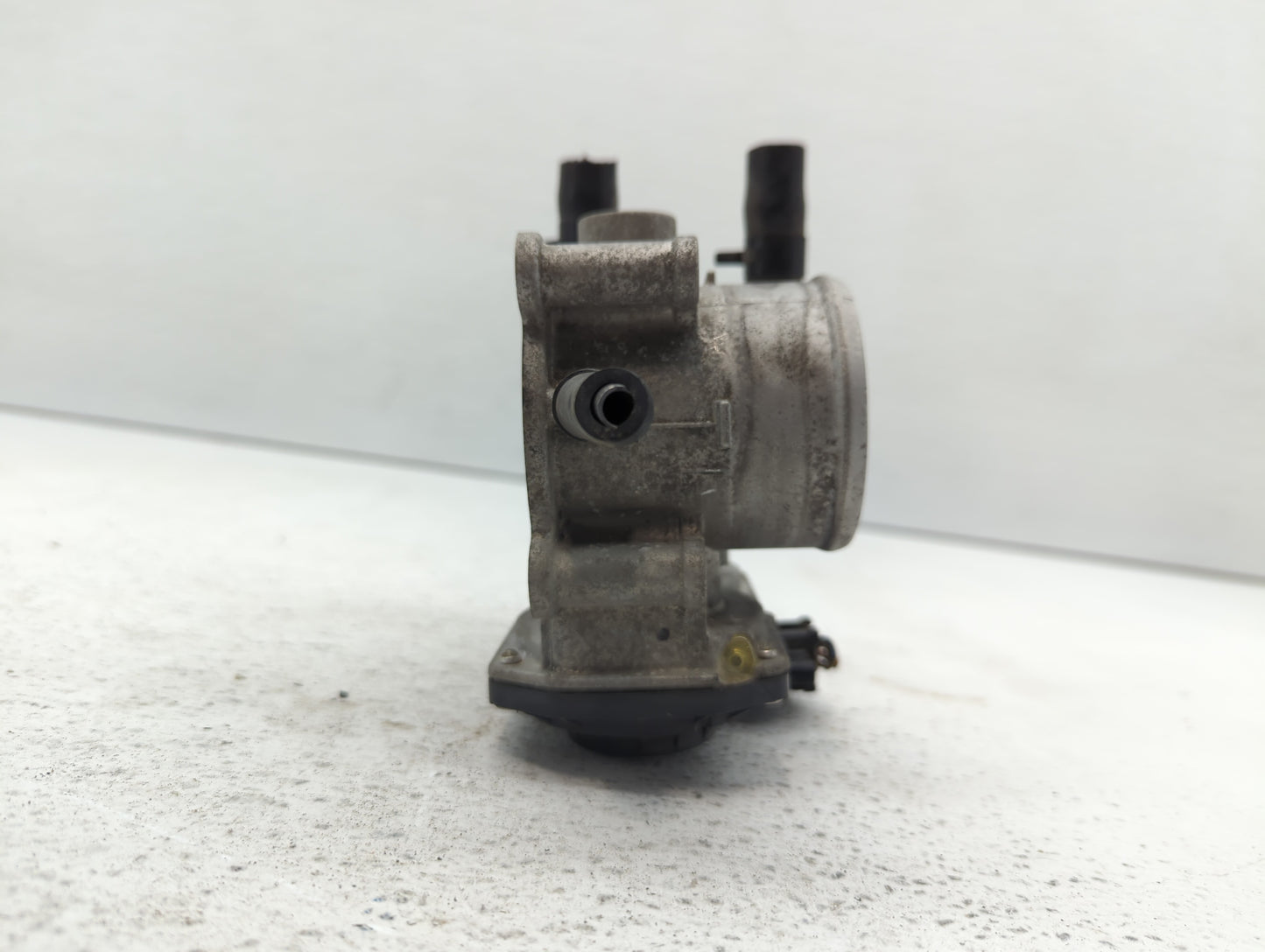 2012-2019 Kia Soul Throttle Body P/N:35100-2B300 Fits Fits 2012 2013 2014 2015 2016 2017 2018 2019 OEM Used Auto Parts - Oem