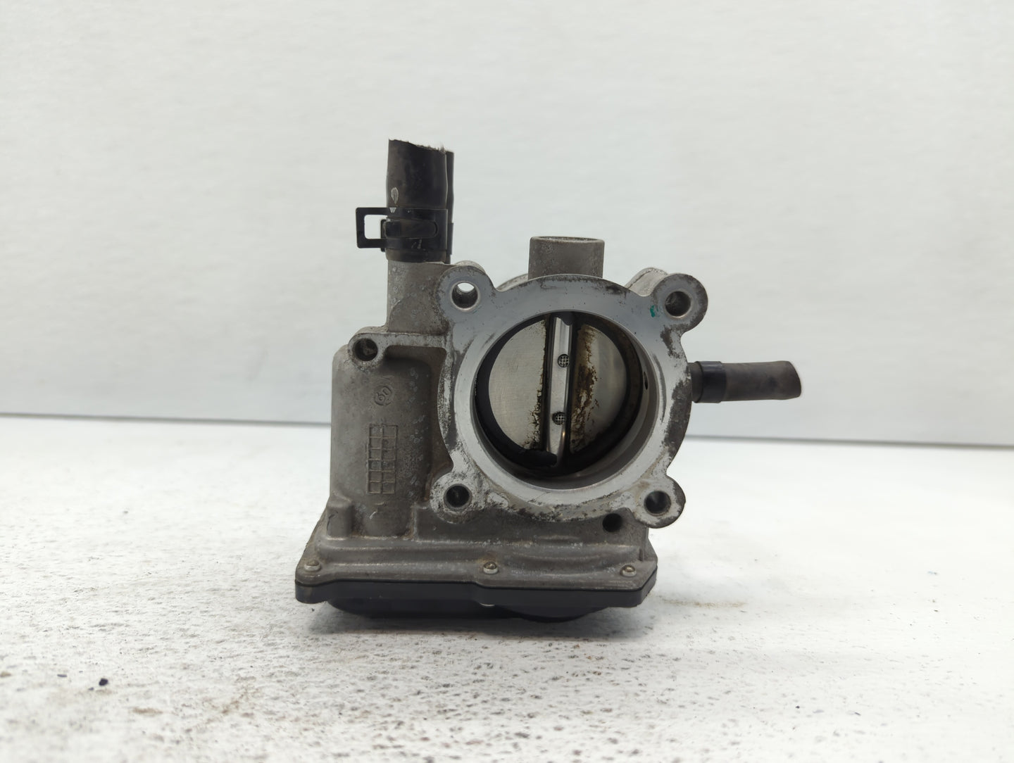 2012-2019 Kia Soul Throttle Body P/N:35100-2B300 Fits Fits 2012 2013 2014 2015 2016 2017 2018 2019 OEM Used Auto Parts - Oem
