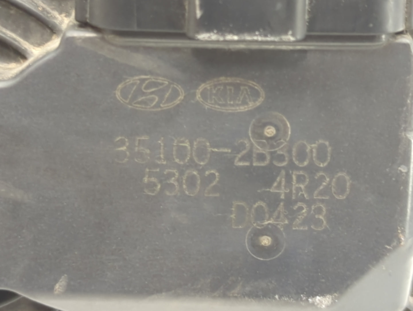 2012-2019 Kia Soul Throttle Body P/N:35100-2B300 Fits Fits 2012 2013 2014 2015 2016 2017 2018 2019 OEM Used Auto Parts - Oem