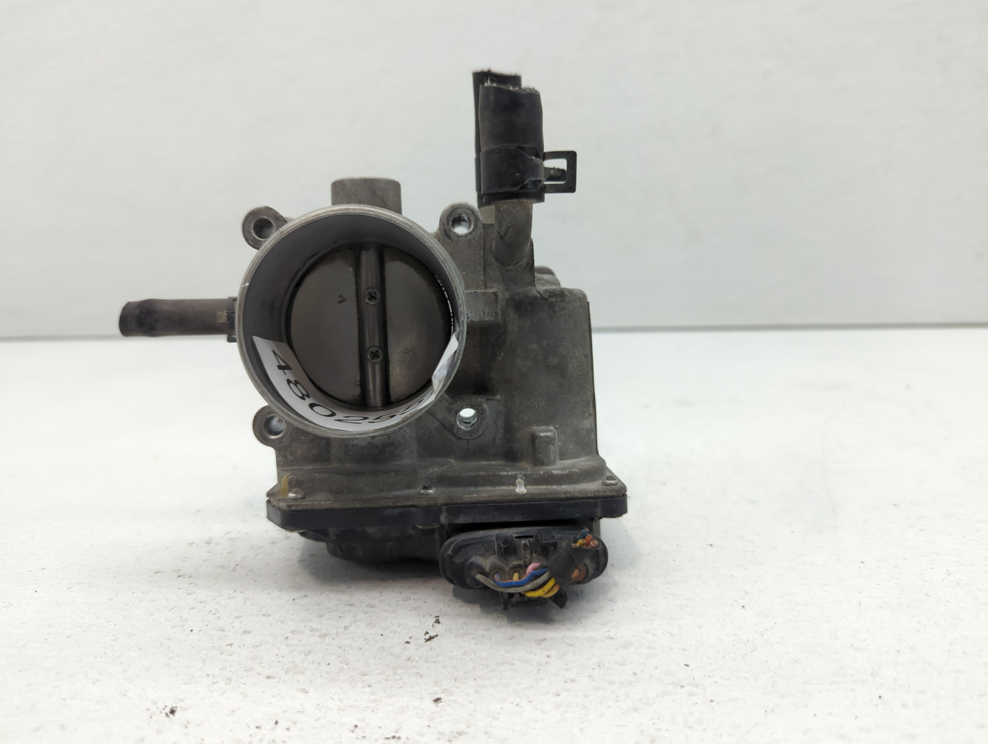 2012-2019 Kia Soul Throttle Body P/N:35100-2B300 Fits Fits 2012 2013 2014 2015 2016 2017 2018 2019 OEM Used Auto Parts - Oem