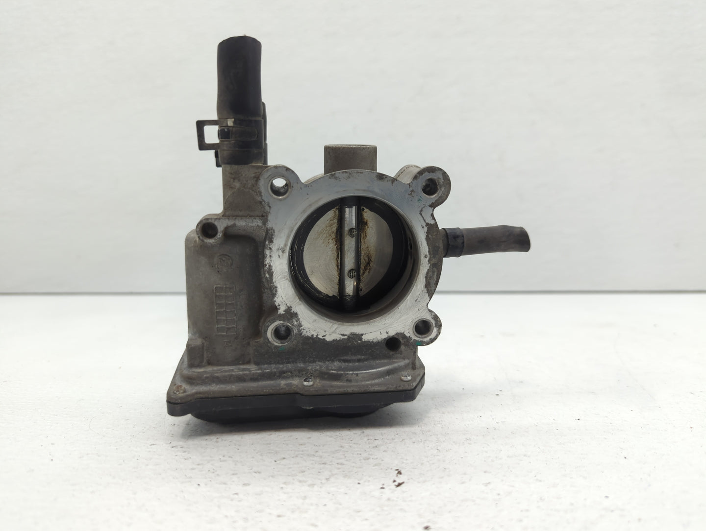 2012-2019 Kia Soul Throttle Body P/N:35100-2B300 Fits Fits 2012 2013 2014 2015 2016 2017 2018 2019 OEM Used Auto Parts - Oem