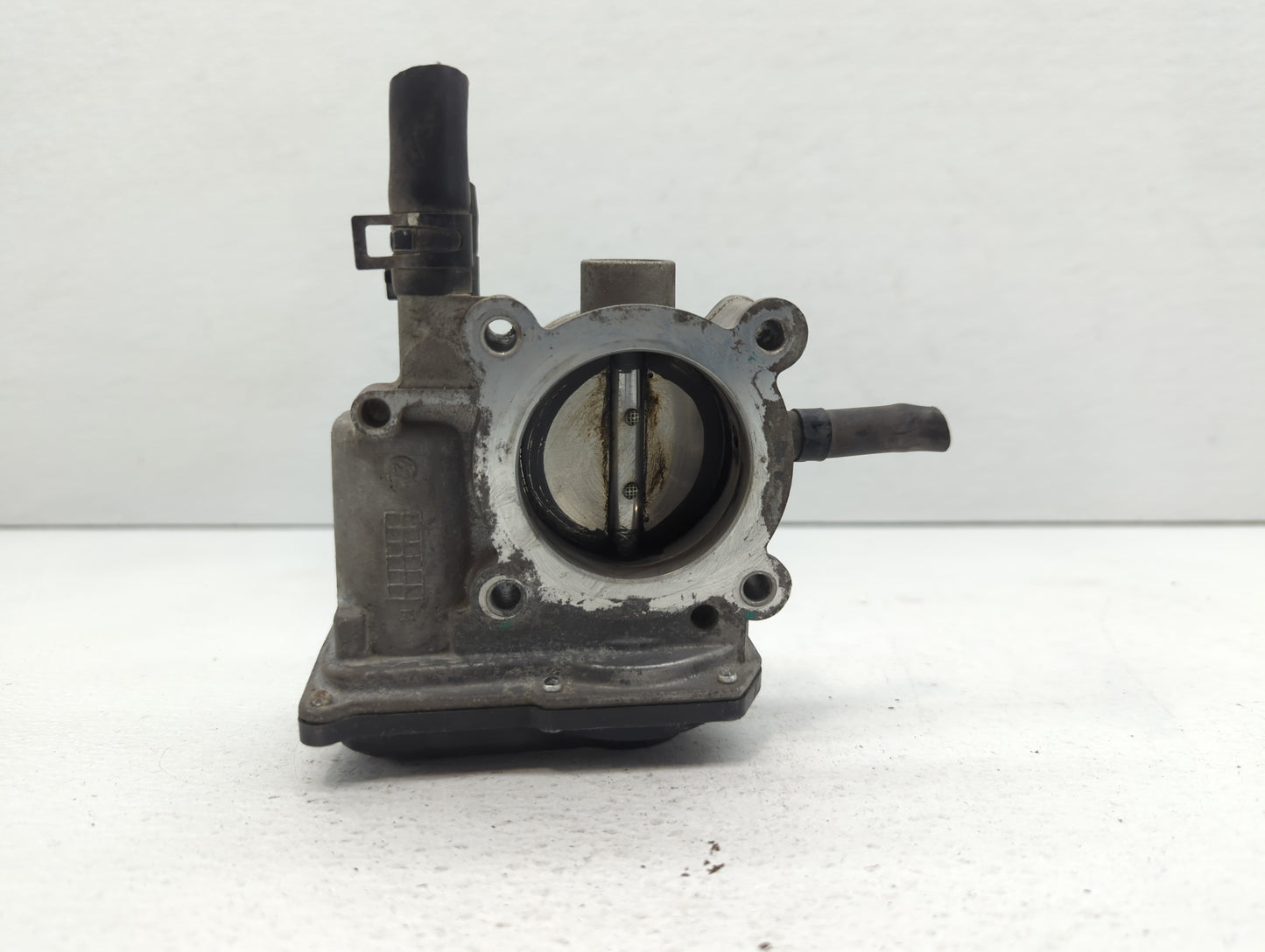2012-2019 Kia Soul Throttle Body P/N:35100-2B300 Fits Fits 2012 2013 2014 2015 2016 2017 2018 2019 OEM Used Auto Parts - Oem