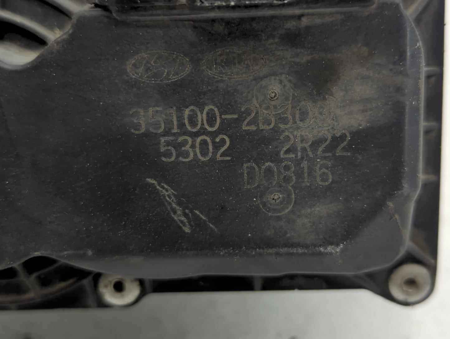 2012-2019 Kia Soul Throttle Body P/N:35100-2B300 Fits Fits 2012 2013 2014 2015 2016 2017 2018 2019 OEM Used Auto Parts - Oem