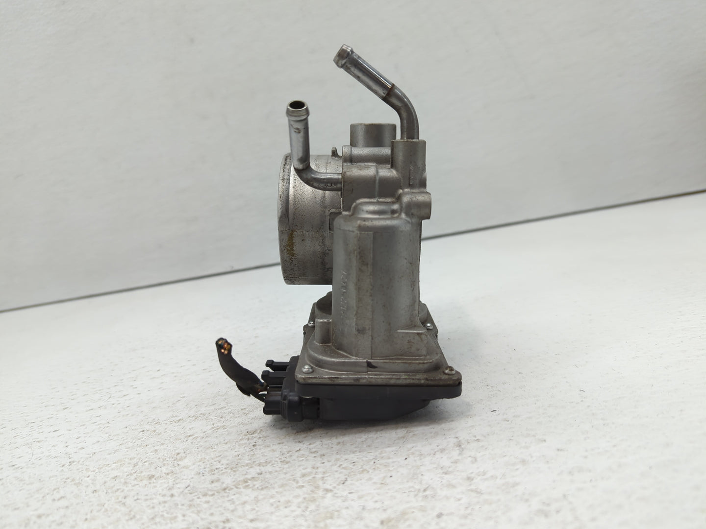 2014-2019 Kia Soul Throttle Body P/N:35100-2E000 Fits Fits 2011 2012 2013 2014 2015 2016 2017 2018 2019 2020 2021 OEM Used A