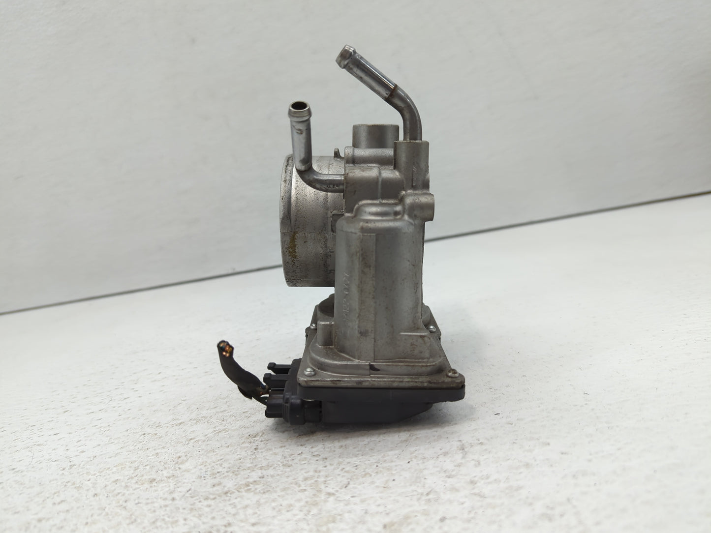 2014-2019 Kia Soul Throttle Body P/N:35100-2E000 Fits Fits 2011 2012 2013 2014 2015 2016 2017 2018 2019 2020 2021 OEM Used A