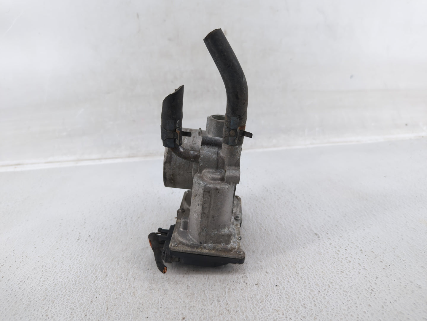 2012-2019 Kia Soul Throttle Body P/N:35100-28300 Fits Fits 2012 2013 2014 2015 2016 2017 2018 2019 OEM Used Auto Parts - Oem
