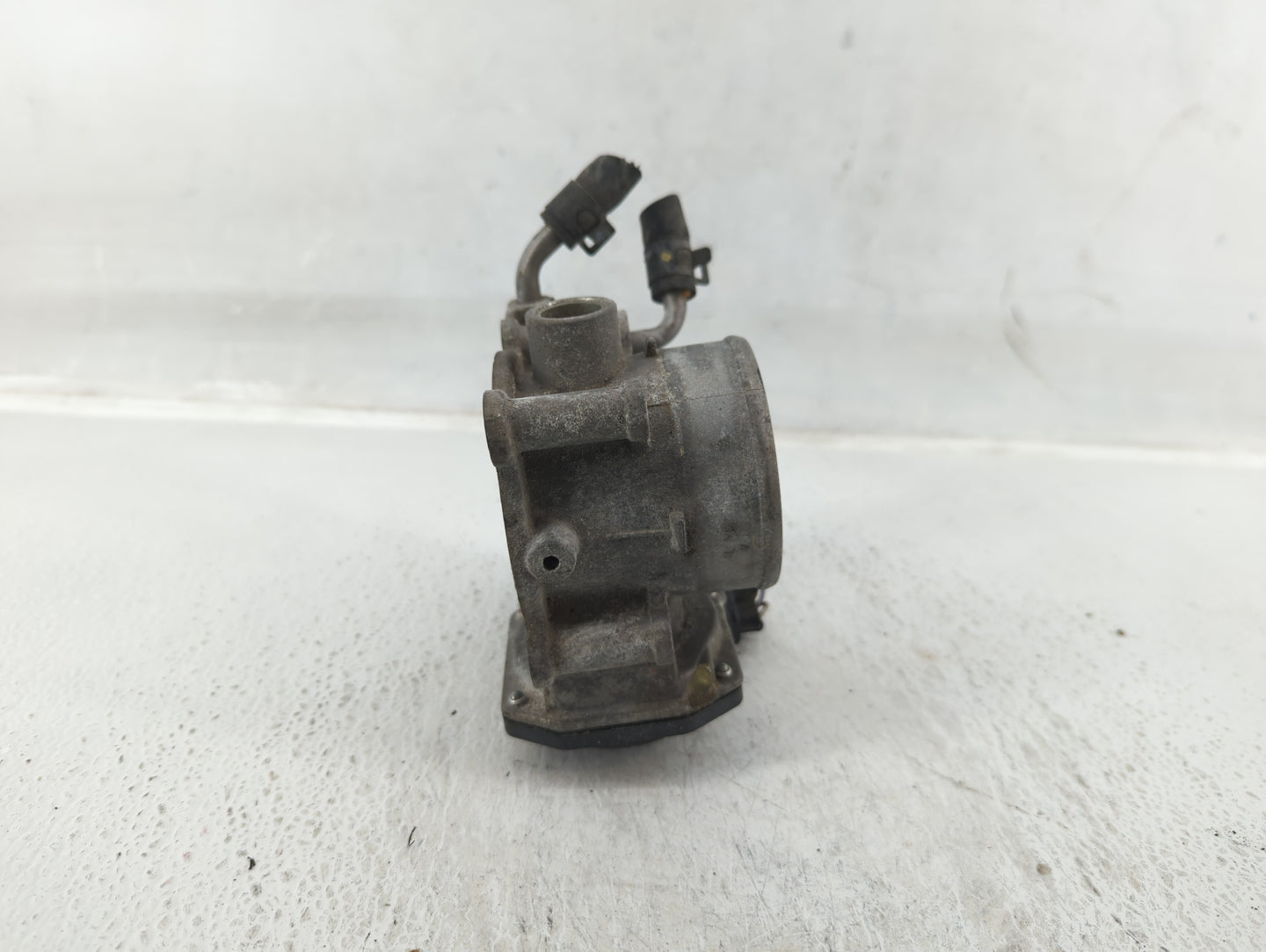 2014-2019 Kia Soul Throttle Body P/N:35100-2E000 Fits Fits 2011 2012 2013 2014 2015 2016 2017 2018 2019 2020 2021 OEM Used A
