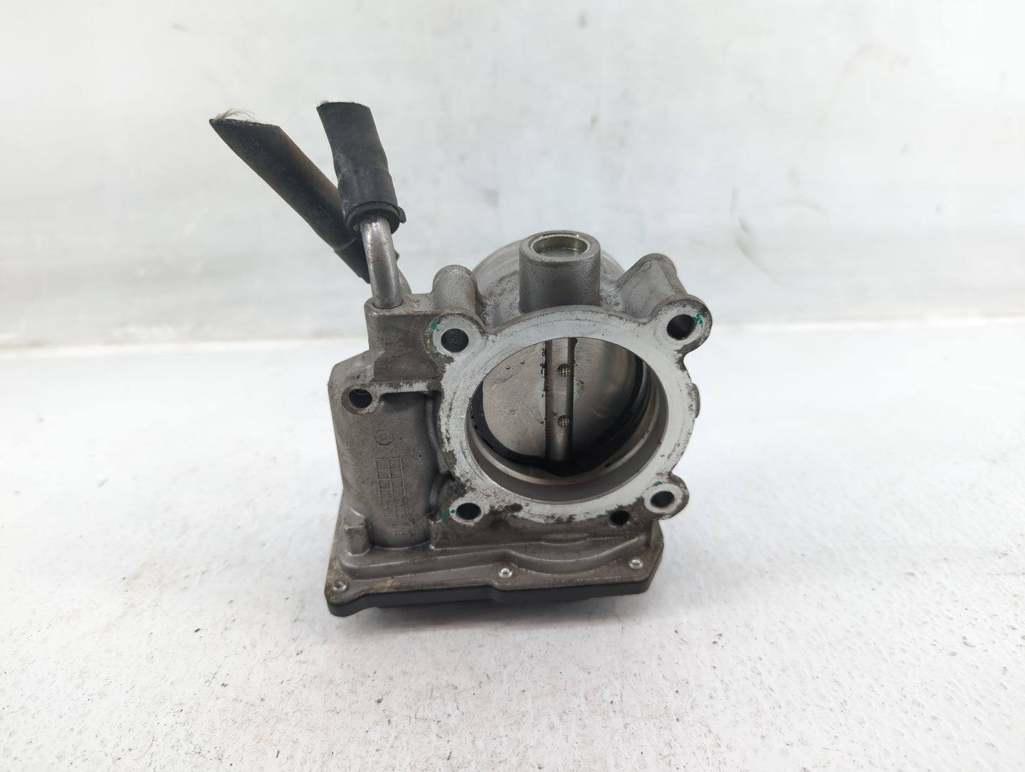 2014-2019 Kia Soul Throttle Body P/N:35100-2E000 Fits Fits 2011 2012 2013 2014 2015 2016 2017 2018 2019 2020 2021 OEM Used A