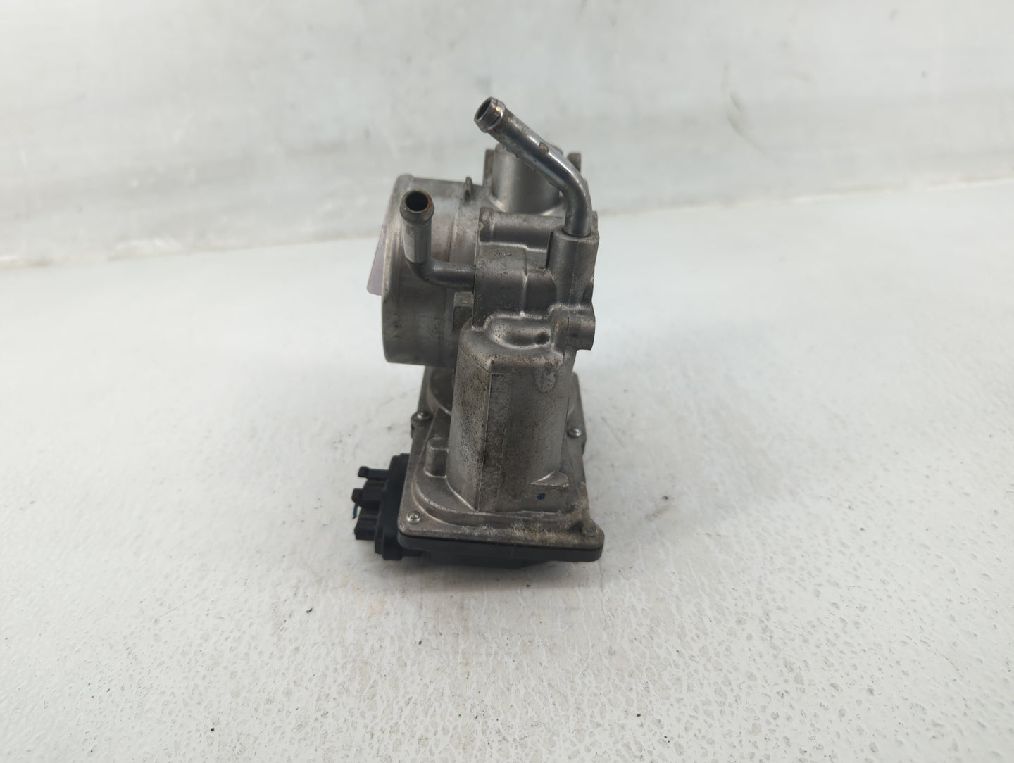 2014-2019 Kia Soul Throttle Body P/N:35100-2E000 Fits Fits 2011 2012 2013 2014 2015 2016 2017 2018 2019 2020 2021 OEM Used A