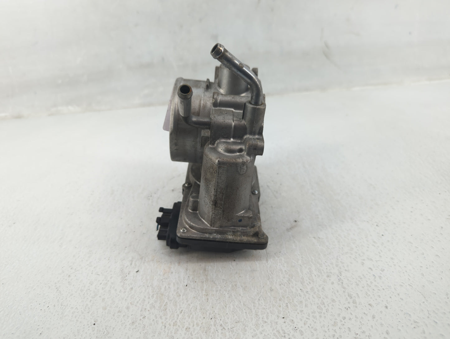 2014-2019 Kia Soul Throttle Body P/N:35100-2E000 Fits Fits 2011 2012 2013 2014 2015 2016 2017 2018 2019 2020 2021 OEM Used A