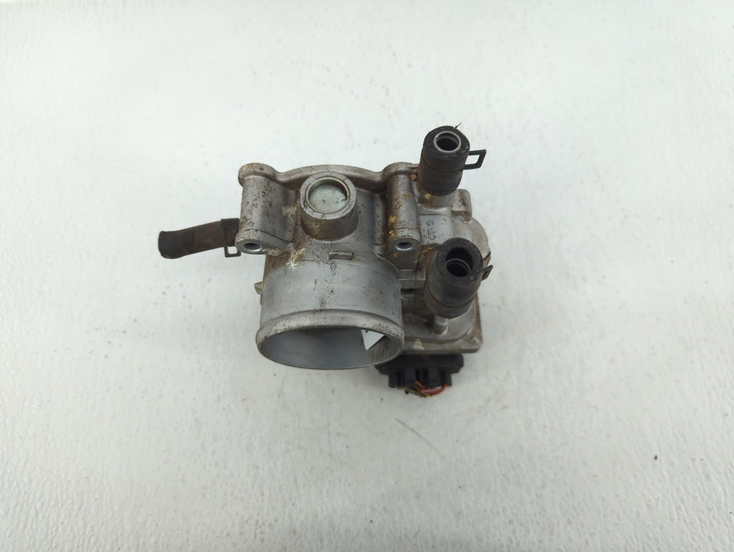 2012-2019 Kia Soul Throttle Body P/N:35100-2B300 Fits Fits 2012 2013 2014 2015 2016 2017 2018 2019 OEM Used Auto Parts - Oem