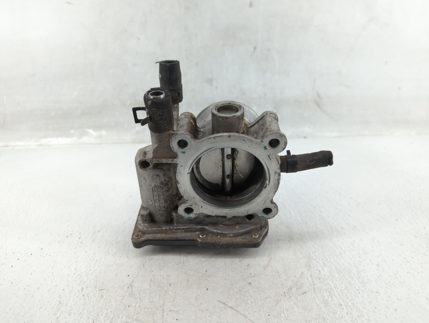 2012-2019 Kia Soul Throttle Body P/N:35100-2B300 Fits Fits 2012 2013 2014 2015 2016 2017 2018 2019 OEM Used Auto Parts - Oem