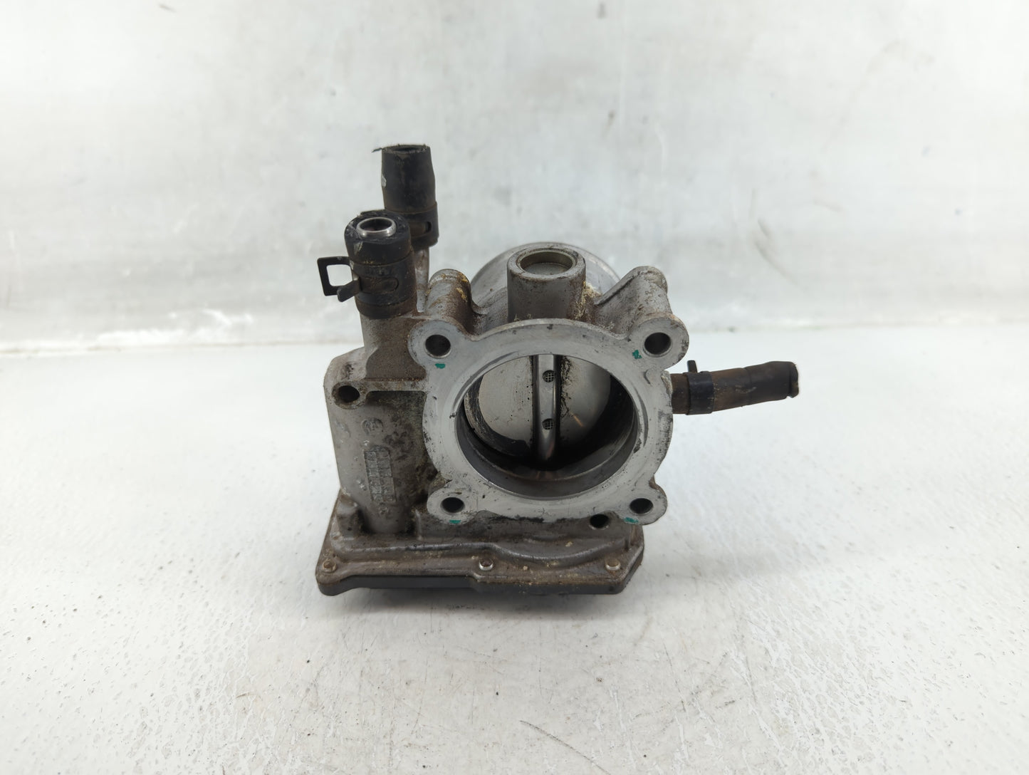 2012-2019 Kia Soul Throttle Body P/N:35100-2B300 Fits Fits 2012 2013 2014 2015 2016 2017 2018 2019 OEM Used Auto Parts - Oem