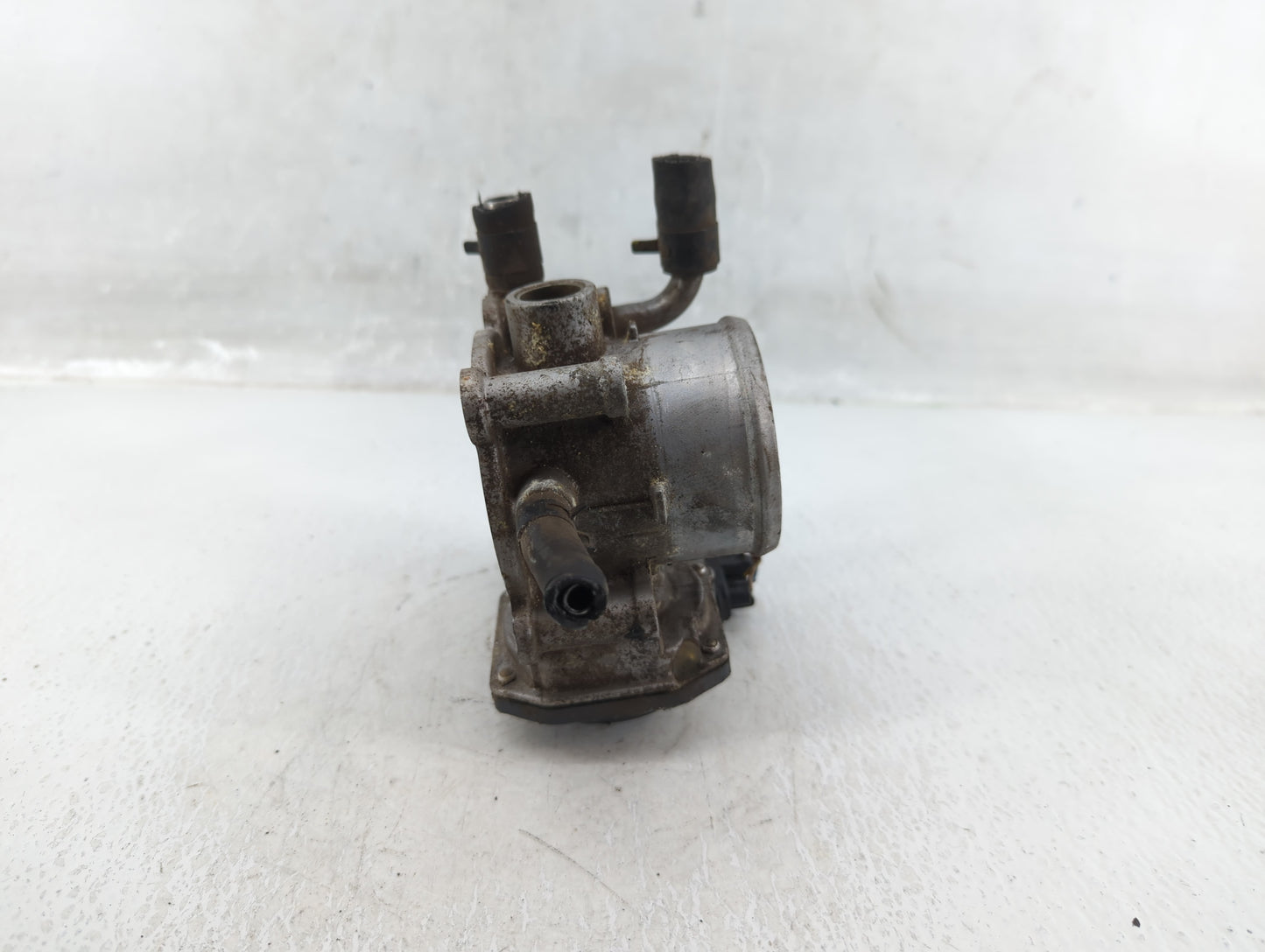 2012-2019 Kia Soul Throttle Body P/N:35100-2B300 Fits Fits 2012 2013 2014 2015 2016 2017 2018 2019 OEM Used Auto Parts - Oem