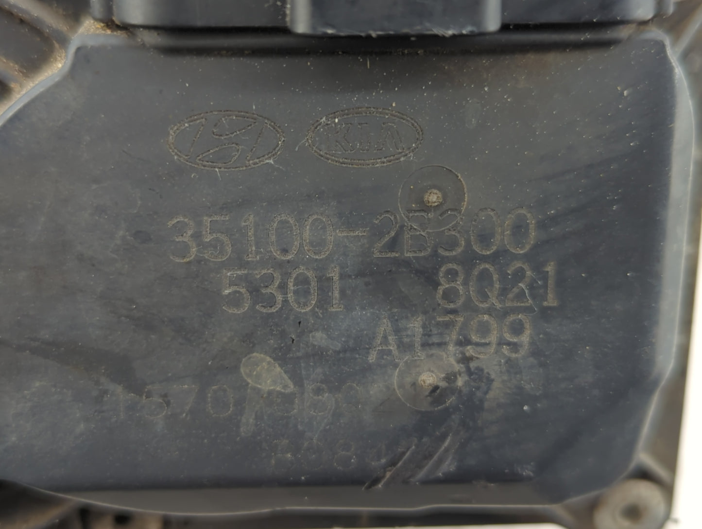 2012-2019 Kia Soul Throttle Body P/N:35100-2B300 Fits Fits 2012 2013 2014 2015 2016 2017 2018 2019 OEM Used Auto Parts - Oem