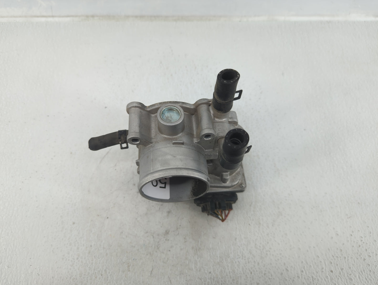 2012-2019 Kia Soul Throttle Body P/N:35100-2B300 Fits Fits 2012 2013 2014 2015 2016 2017 2018 2019 OEM Used Auto Parts - Oem