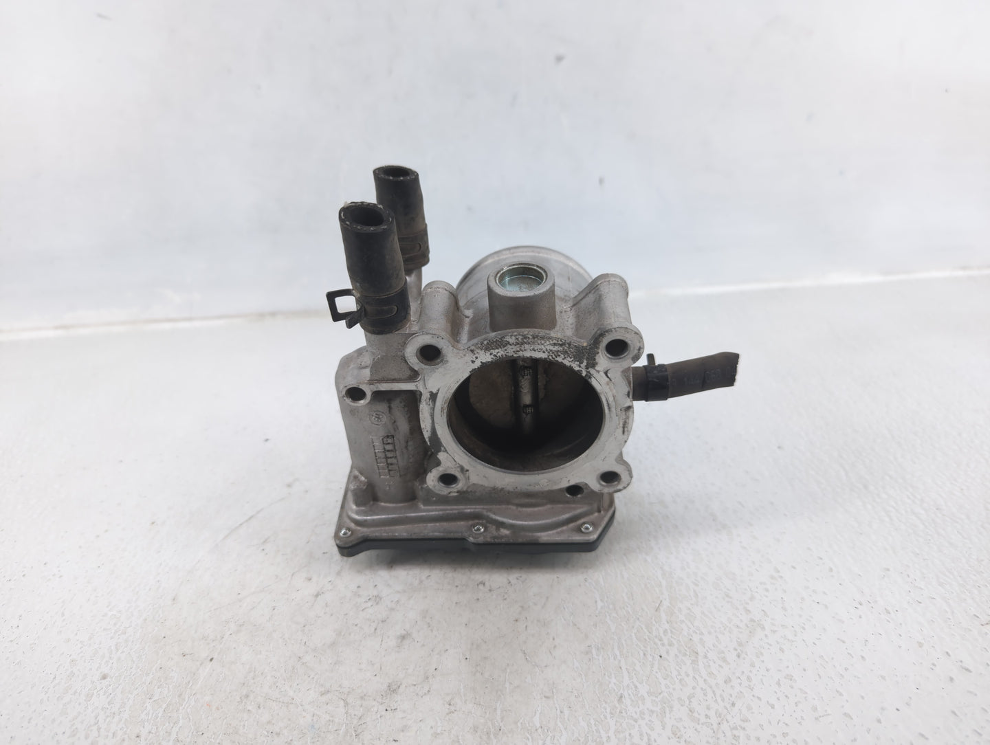 2012-2019 Kia Soul Throttle Body P/N:35100-2B300 Fits Fits 2012 2013 2014 2015 2016 2017 2018 2019 OEM Used Auto Parts - Oem