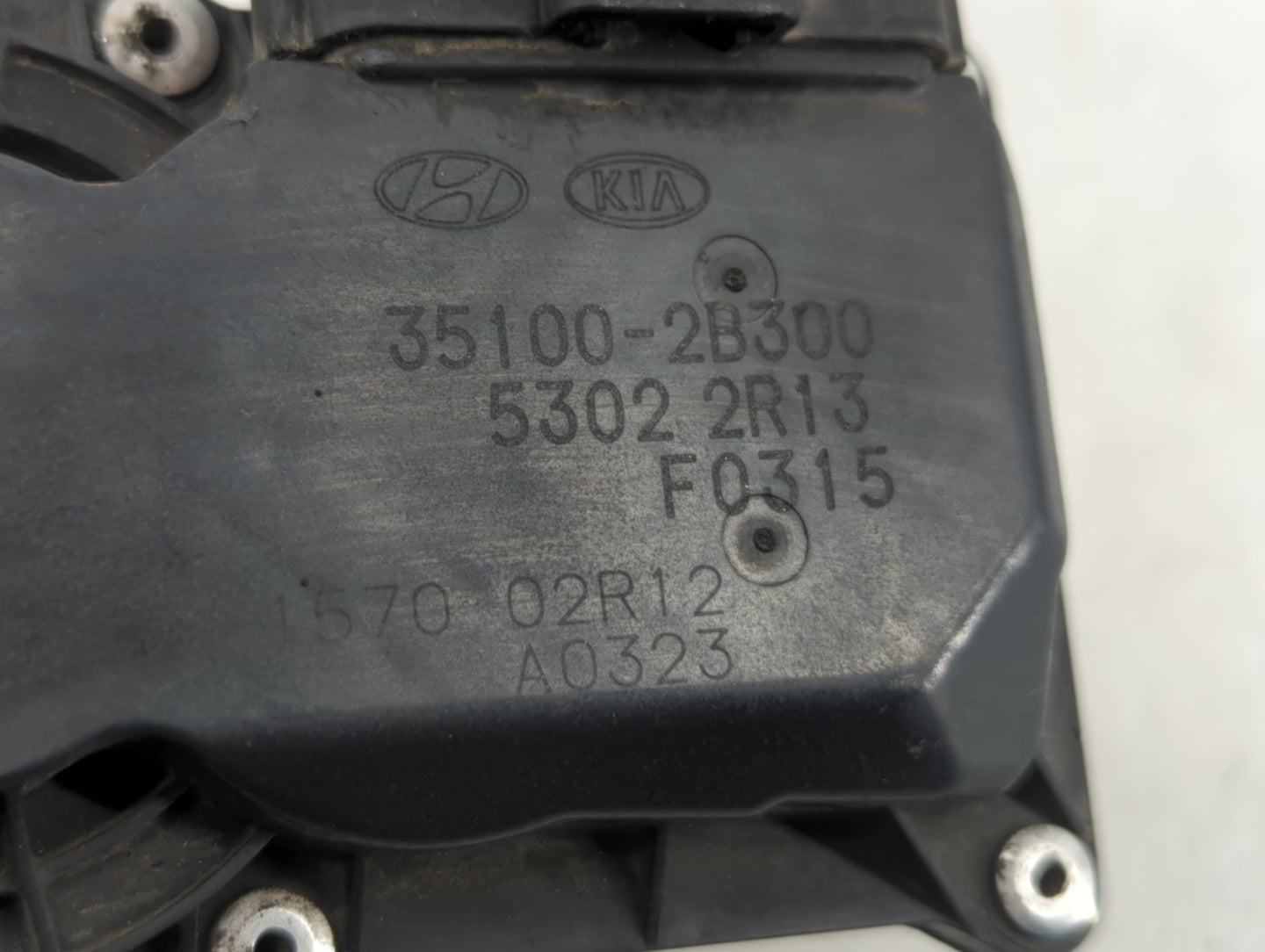 2012-2019 Kia Soul Throttle Body P/N:35100-2B300 Fits Fits 2012 2013 2014 2015 2016 2017 2018 2019 OEM Used Auto Parts - Oem