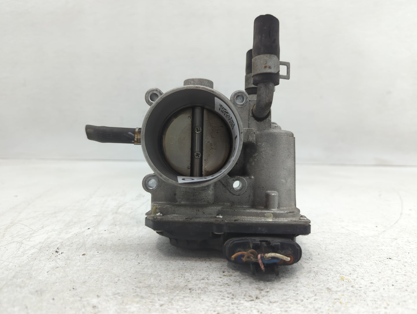 2012-2019 Kia Soul Throttle Body P/N:35100-2B300 Fits Fits 2012 2013 2014 2015 2016 2017 2018 2019 OEM Used Auto Parts - Oem