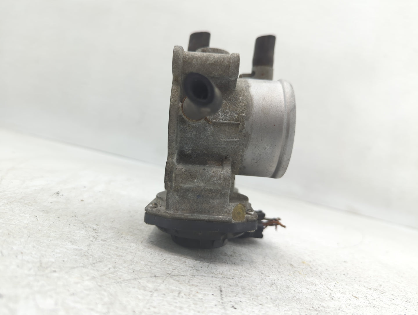 2012-2019 Kia Soul Throttle Body P/N:35100-2B300 Fits Fits 2012 2013 2014 2015 2016 2017 2018 2019 OEM Used Auto Parts - Oem
