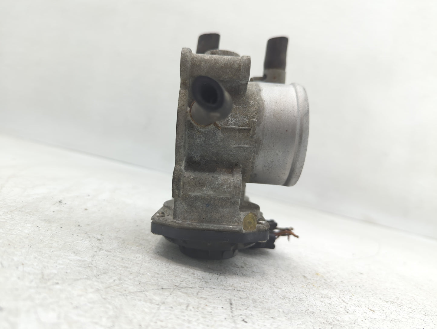 2012-2019 Kia Soul Throttle Body P/N:35100-2B300 Fits Fits 2012 2013 2014 2015 2016 2017 2018 2019 OEM Used Auto Parts - Oem