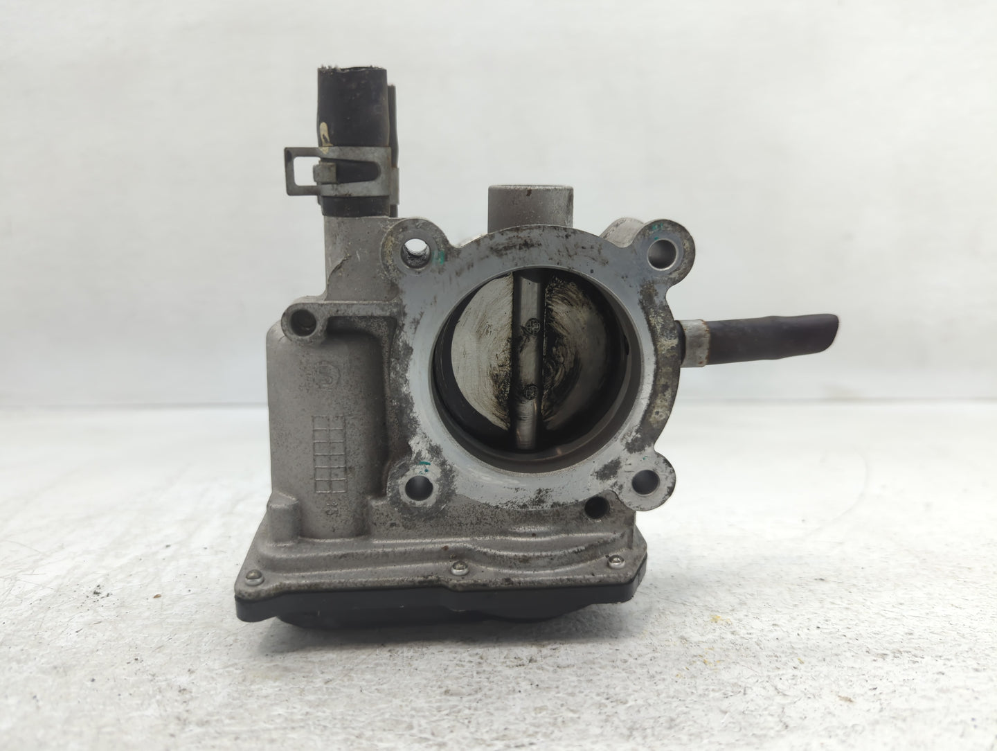 2012-2019 Kia Soul Throttle Body P/N:35100-2B300 Fits Fits 2012 2013 2014 2015 2016 2017 2018 2019 OEM Used Auto Parts - Oem