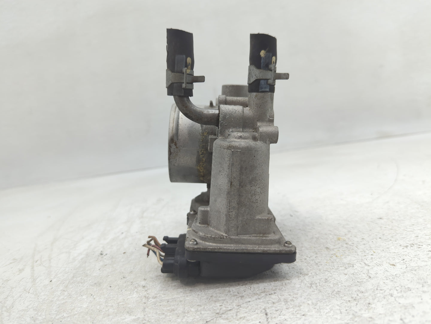 2012-2019 Kia Soul Throttle Body P/N:35100-2B300 Fits Fits 2012 2013 2014 2015 2016 2017 2018 2019 OEM Used Auto Parts - Oem