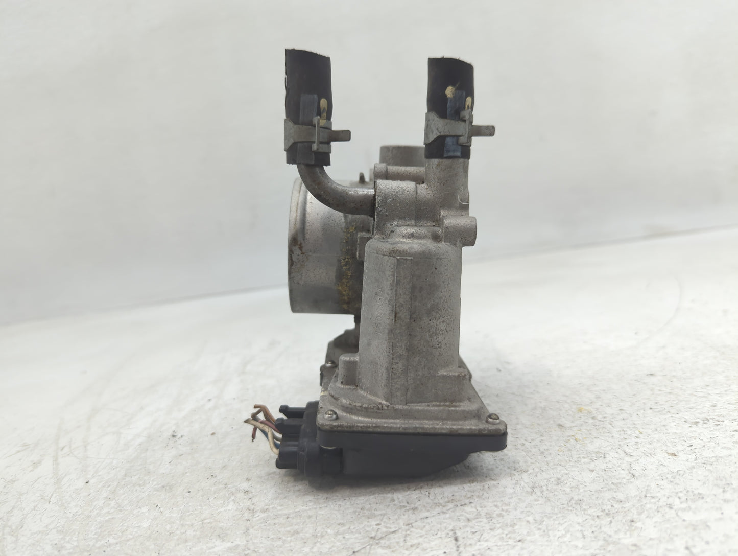 2012-2019 Kia Soul Throttle Body P/N:35100-2B300 Fits Fits 2012 2013 2014 2015 2016 2017 2018 2019 OEM Used Auto Parts - Oem