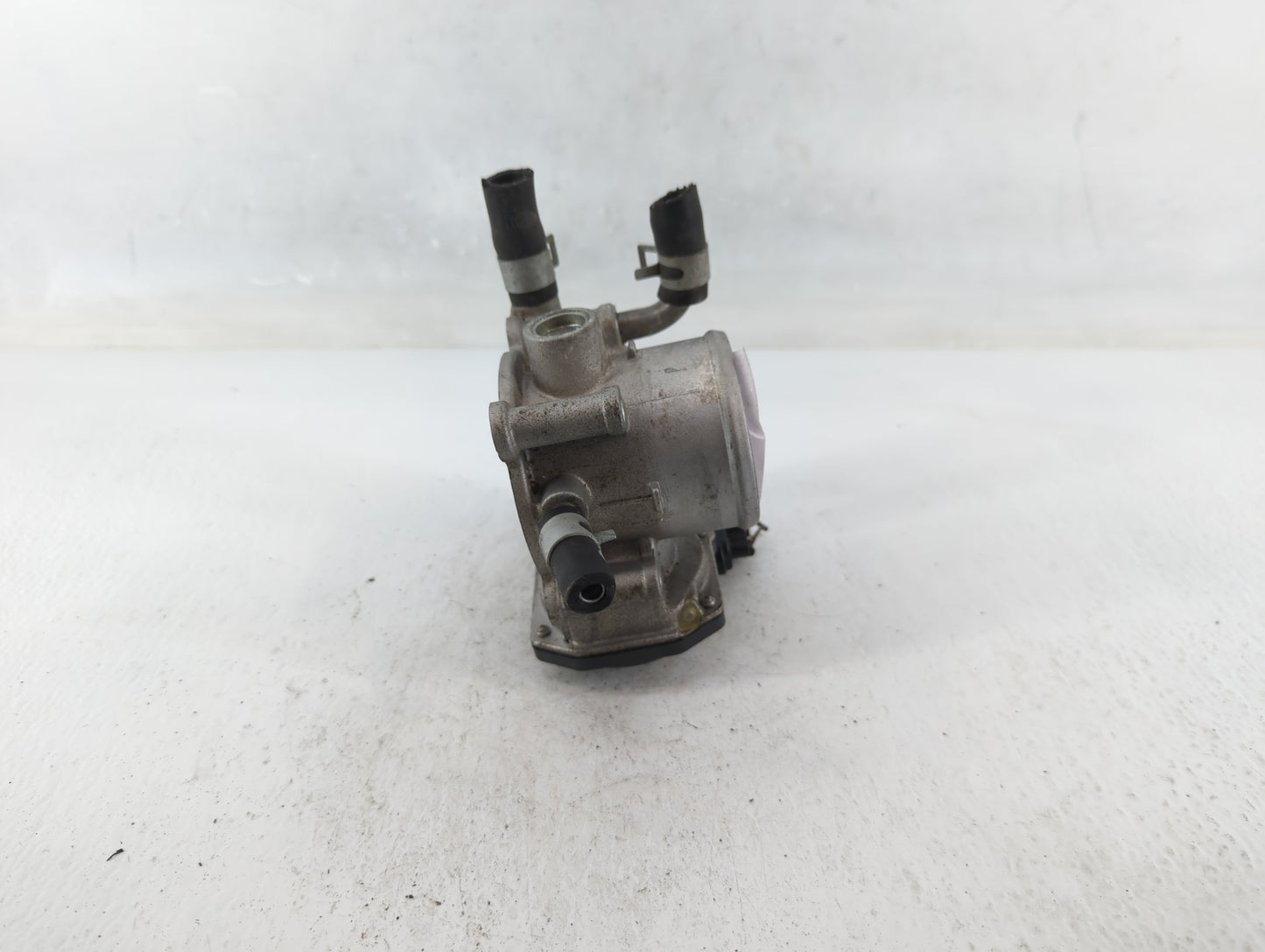 2012-2019 Kia Soul Throttle Body P/N:35100-28300 Fits Fits 2012 2013 2014 2015 2016 2017 2018 2019 OEM Used Auto Parts - Oem