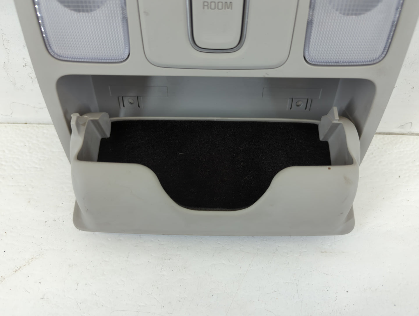 2014-2019 Kia Soul Overhead Roof Console 663497 - Oemusedautoparts1.com