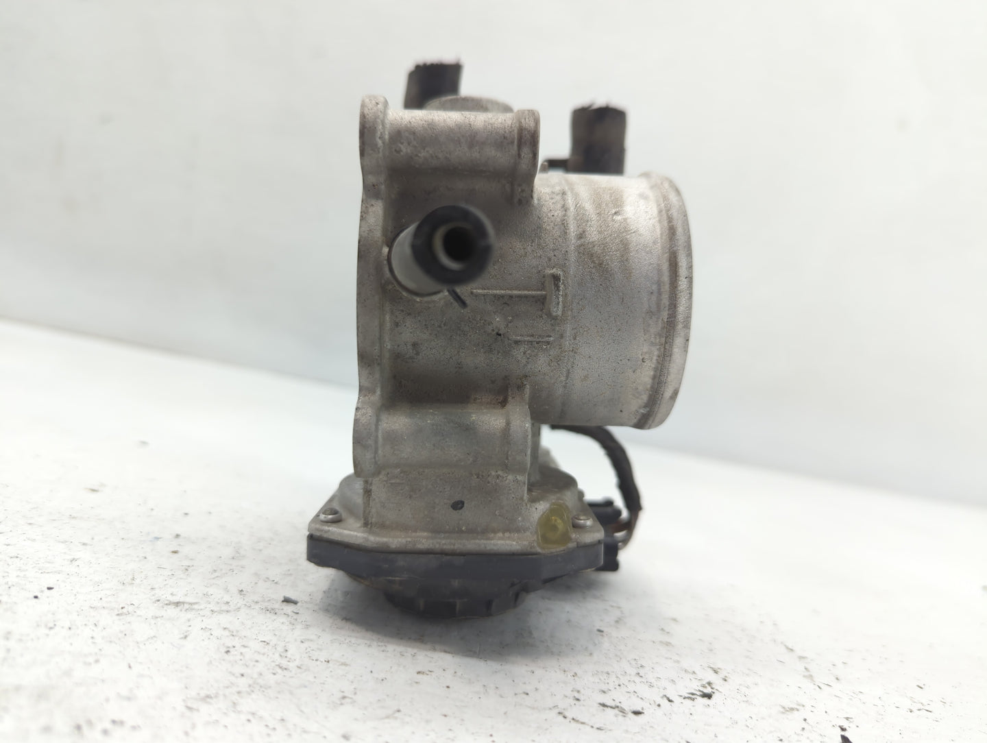 2012-2019 Kia Soul Throttle Body P/N:35100-2B300 Fits Fits 2012 2013 2014 2015 2016 2017 2018 2019 OEM Used Auto Parts - Oem