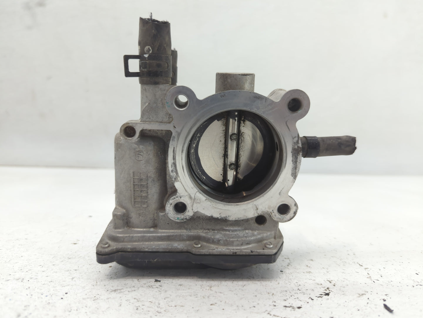 2012-2019 Kia Soul Throttle Body P/N:35100-2B300 Fits Fits 2012 2013 2014 2015 2016 2017 2018 2019 OEM Used Auto Parts - Oem