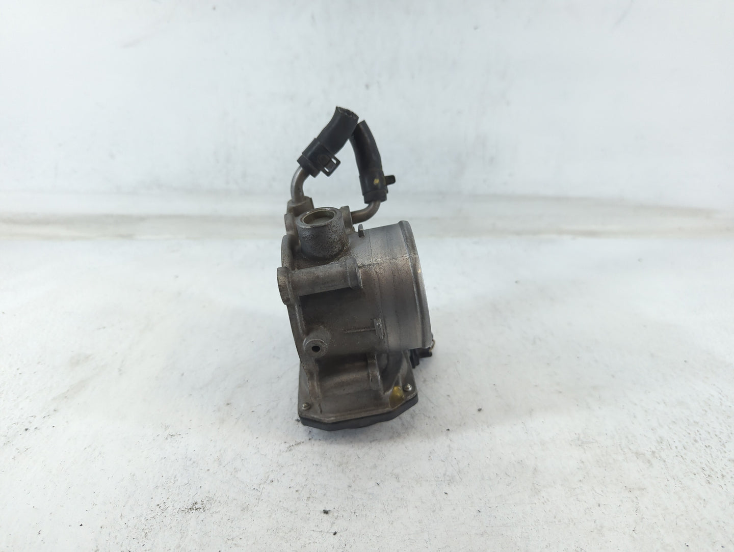 2014-2019 Kia Soul Throttle Body P/N:35100-2E000 Fits Fits 2011 2012 2013 2014 2015 2016 2017 2018 2019 2020 2021 OEM Used A