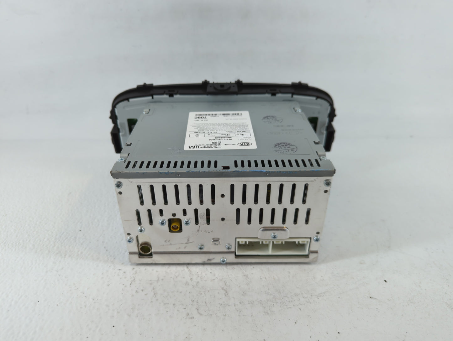 2014-2016 Kia Soul Radio AM FM Cd Player Receiver Replacement P/N:96170-B2090CA Fits Fits 2014 2015 2016 OEM Used Auto Parts