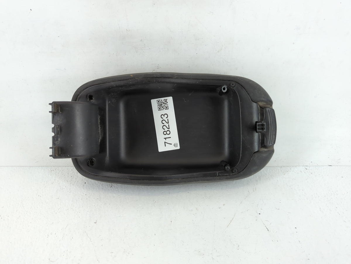 2014-2019 Kia Soul Center Console Armrest Cover Lid Fits Fits 2014 2015 2016 2017 2018 2019 OEM Used Auto Parts - Oemusedaut