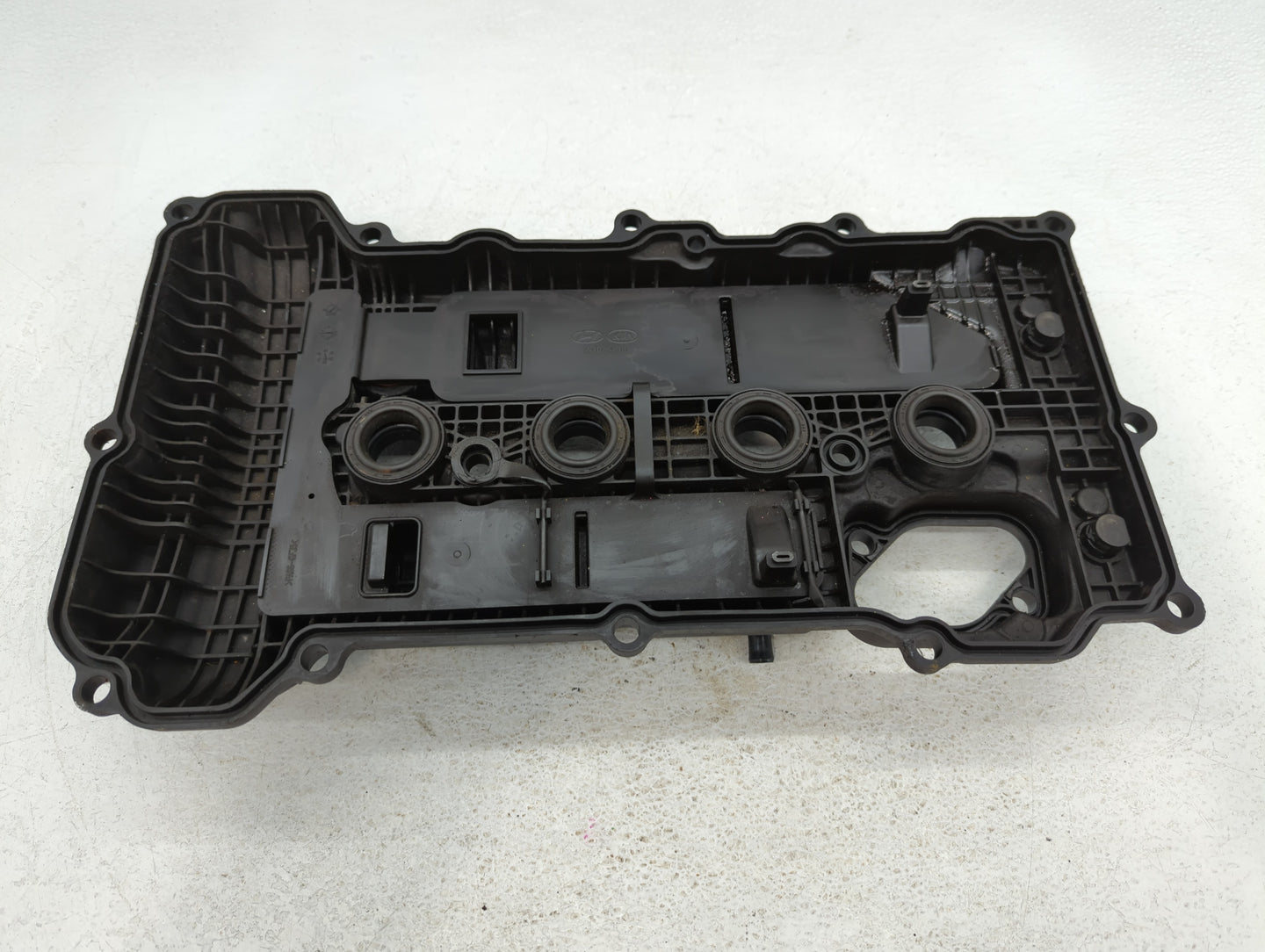 2014 Kia Soul Driver Left Cylinder Head Valve Cover P/N:22410-2E210 Fits OEM Used Auto Parts - Oemusedautoparts1.com