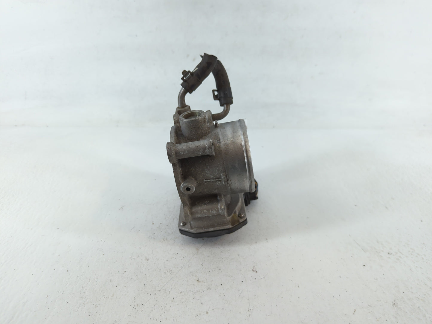 2014-2019 Kia Soul Throttle Body P/N:35100-2E000 Fits Fits 2011 2012 2013 2014 2015 2016 2017 2018 2019 2020 2021 OEM Used A