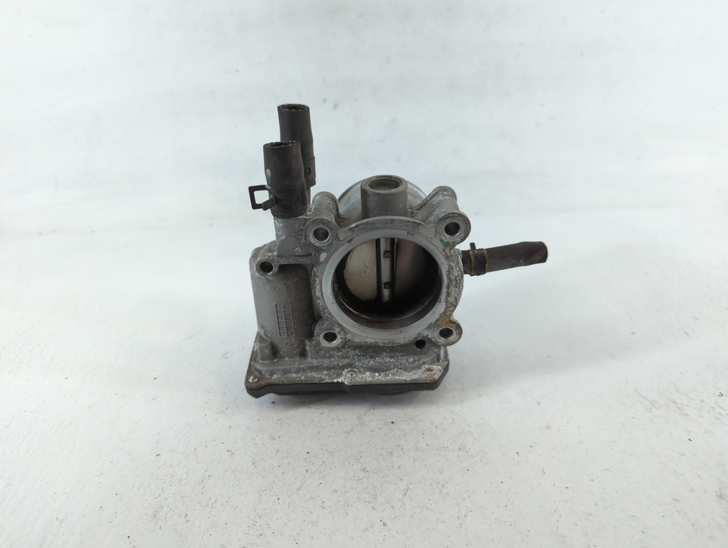 2012-2019 Kia Soul Throttle Body P/N:35100-2B300 Fits Fits 2012 2013 2014 2015 2016 2017 2018 2019 OEM Used Auto Parts - Oem