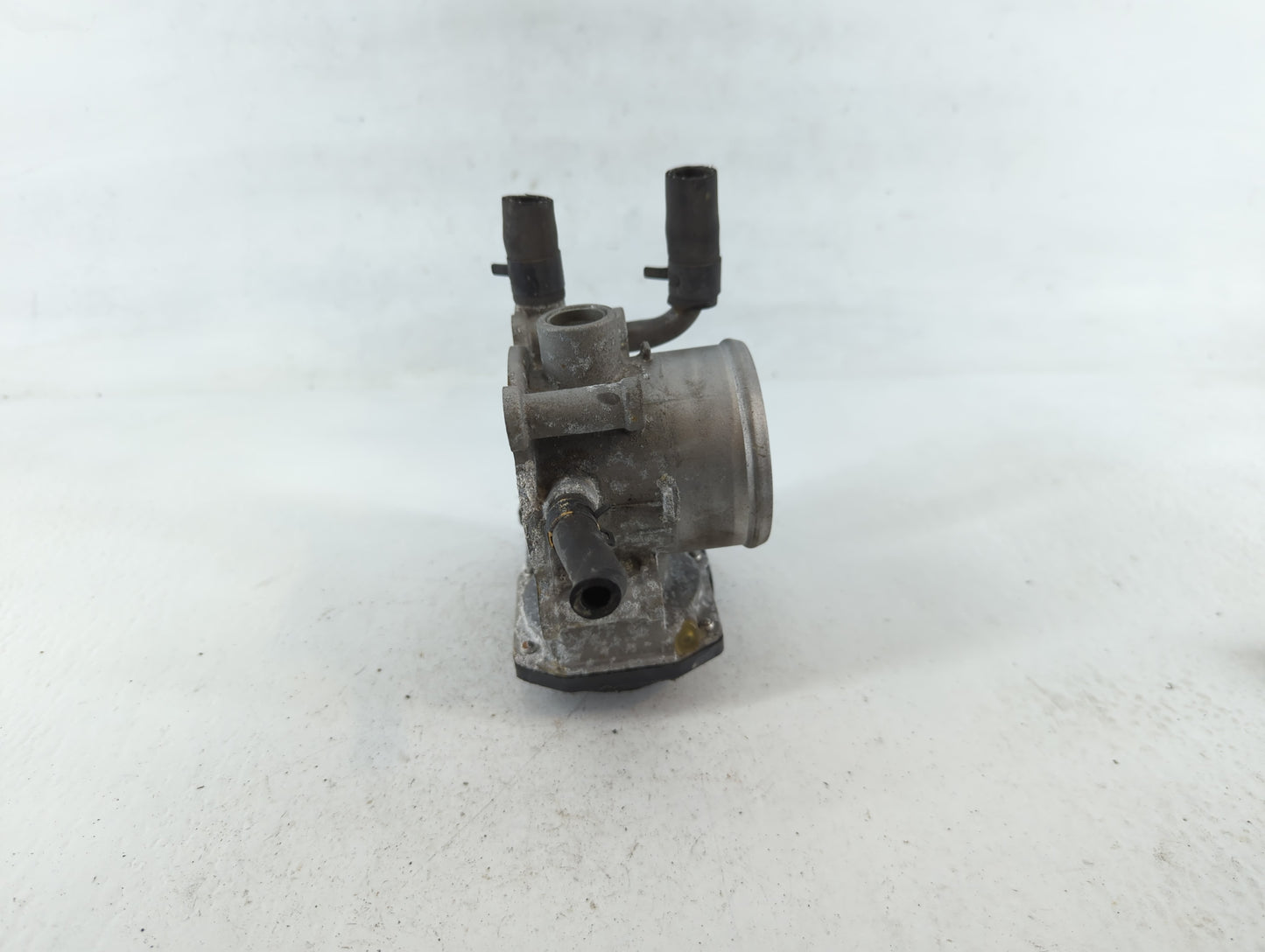 2012-2019 Kia Soul Throttle Body P/N:35100-2B300 Fits Fits 2012 2013 2014 2015 2016 2017 2018 2019 OEM Used Auto Parts - Oem