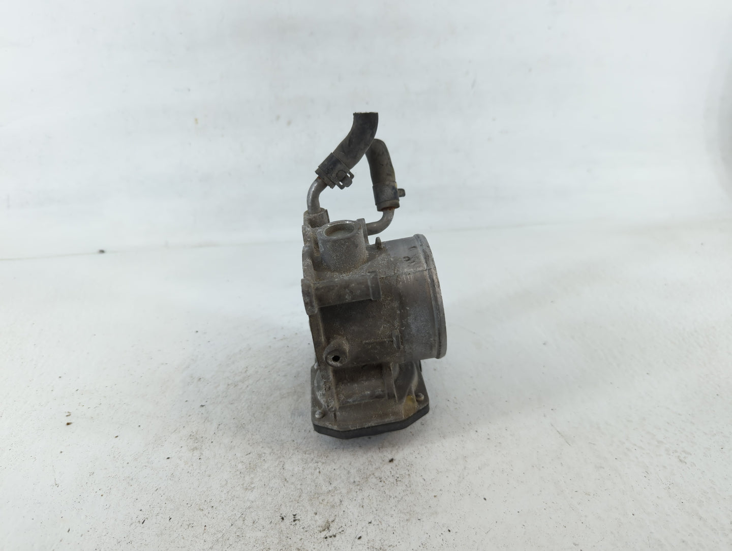 2014-2019 Kia Soul Throttle Body P/N:35100-2E000 Fits Fits 2011 2012 2013 2014 2015 2016 2017 2018 2019 2020 2021 OEM Used A