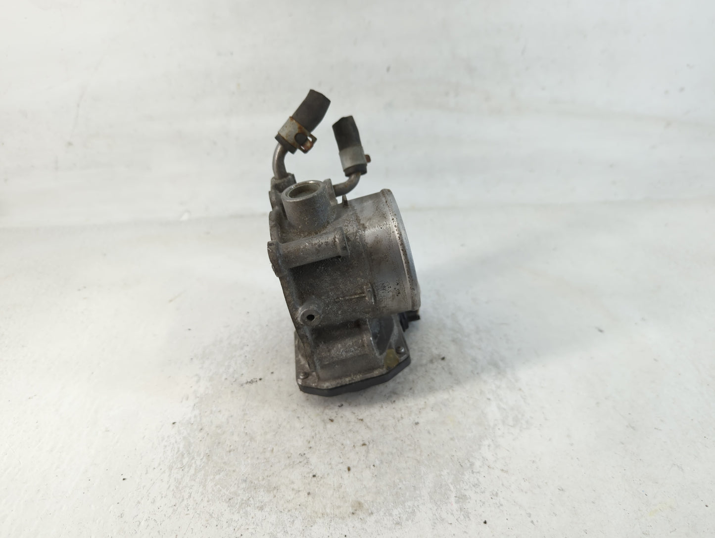 2012-2019 Kia Soul Throttle Body P/N:35100-2E000 Fits Fits 2012 2013 2014 2015 2016 2017 2018 2019 OEM Used Auto Parts - Oem