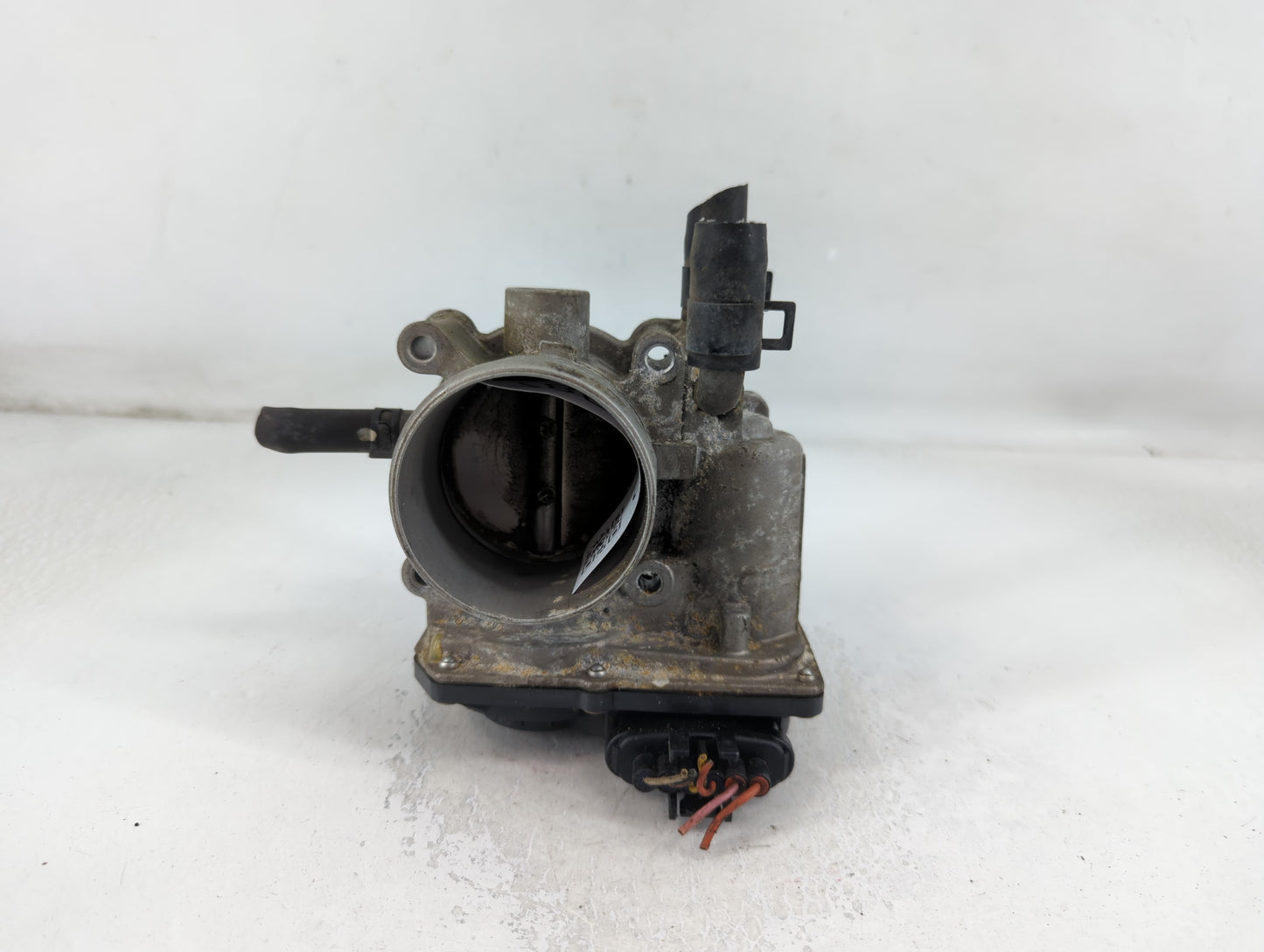 2012-2019 Kia Soul Throttle Body P/N:35100-2B300 Fits Fits 2012 2013 2014 2015 2016 2017 2018 2019 OEM Used Auto Parts - Oem
