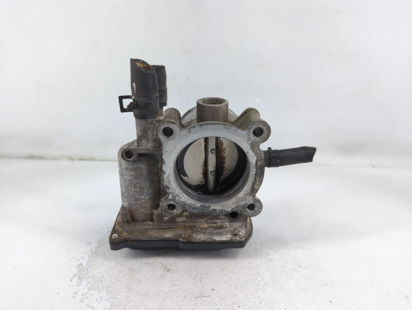 2012-2019 Kia Soul Throttle Body P/N:35100-2B300 Fits Fits 2012 2013 2014 2015 2016 2017 2018 2019 OEM Used Auto Parts - Oem