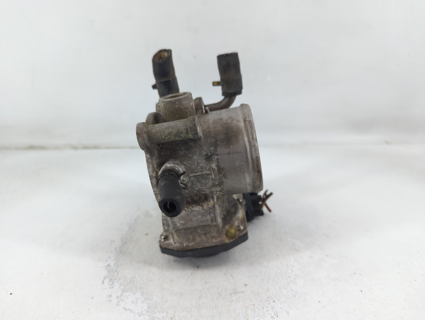 2012-2019 Kia Soul Throttle Body P/N:35100-2B300 Fits Fits 2012 2013 2014 2015 2016 2017 2018 2019 OEM Used Auto Parts - Oem