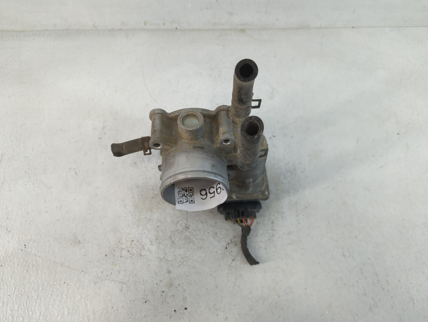 2012-2019 Kia Soul Throttle Body P/N:35100-2B300 Fits Fits 2012 2013 2014 2015 2016 2017 2018 2019 OEM Used Auto Parts - Oem