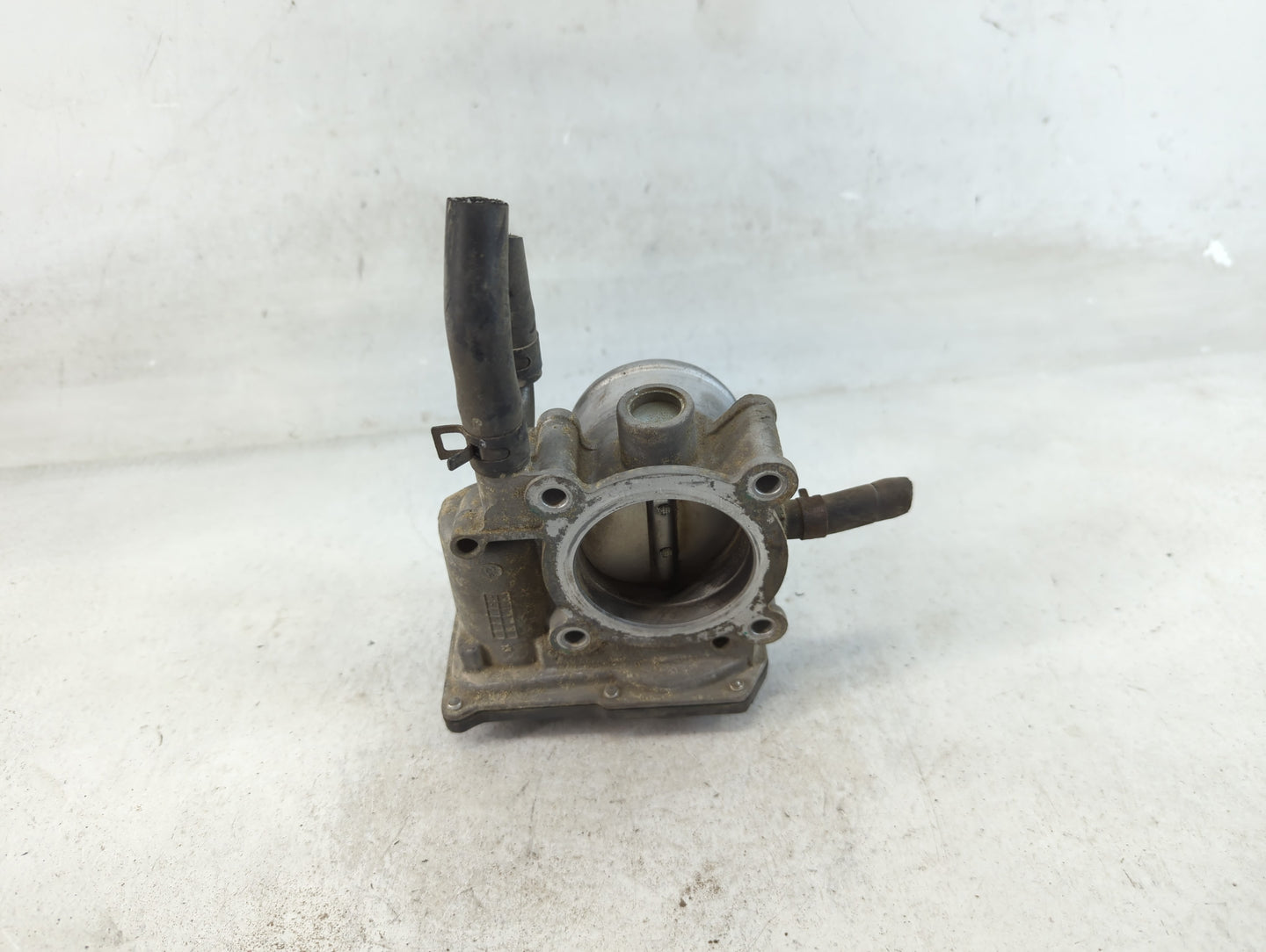 2012-2019 Kia Soul Throttle Body P/N:35100-2B300 Fits Fits 2012 2013 2014 2015 2016 2017 2018 2019 OEM Used Auto Parts - Oem