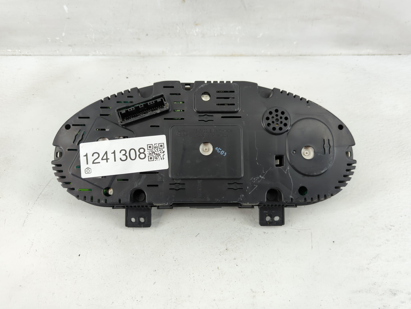 2014-2016 Kia Sportage Instrument Cluster Speedometer Gauges P/N:94021-3W025 Fits Fits 2014 2015 2016 OEM Used Auto Parts - 