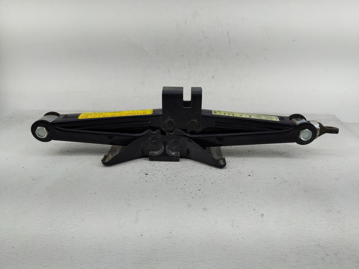 2014 Kia Sportage Spare Scissor Car Jack - Oemusedautoparts1.com